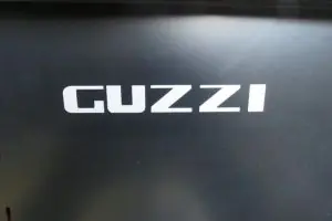 Aufkleber Tank 'Guzzi' weiß V65 TTSCHMAL Mega-Angebot