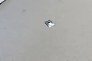 Clip z. Befestigung von Emblemen, flach Versand Am Gleichen Tag