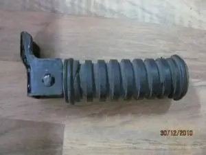 Fußraste hinten V65 TT/Lario kompl. gebraucht Bestseller