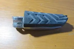 Jetzt Kaufen Fußraste vorne rechts Breva/Griso 1100 kplt gebraucht