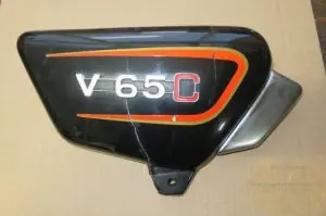 Online Kaufen Seitendeckel V65 C rechts schwarz gebraucht beschädigt