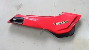 Zertifiziert Seitendeckel V65 Lario rechts rot gebraucht
