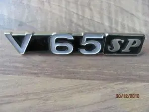Seitendeckelemblem V65 SP Expressversand