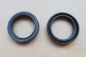 Aktuell Simmerring Gabel 38x50x8/9,5 mit Staubschutzkappe (Satz)