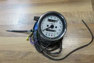 Tacho 60mm 220km/h universal m. Kontr. gebraucht Beliebt